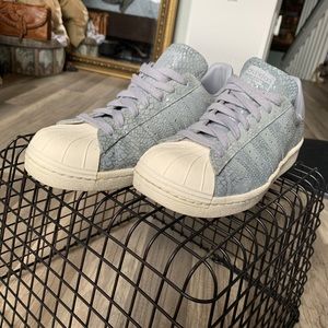 Adidas gray/snakeprint sneakers!